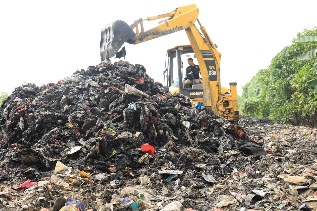 Plt Wali Kota Bekasi Bersama Dlh Lakukan Pembersihan Tempat Pembuangan