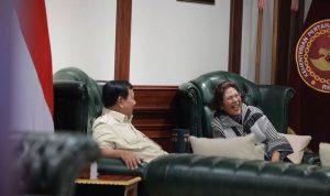 Temu Kangen Susi Pudjiastuti-Prabowo: Diskusi Pertahanan, Dapat Buku