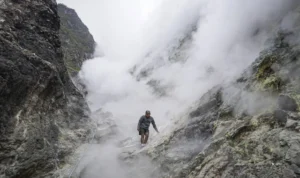 Rebutan Spot Foto di Puncak Gunung Lawu, Dua Rombongan Pendaki Terlibat Baku Hantam jhbxwddgmjrgn