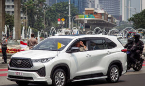 "Kunjungan Paus Fransiskus ke Jakarta: Membuka Kaca Depan dan Menyapa Umat"
