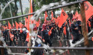 1.859 Personel Dikerahkan Amankan Demo Buruh di Patung Kuda dan MK