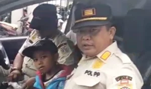 Satpol PP Kebayoran Lama Amankan Anak Asal Ciranjang yang Ditinggal Sang Ayah Sejak Malam Tahun Baru kdzfezezdfgnwykyh