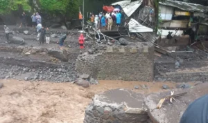 Wisata Guci Diterjang Banjir Bandang: 3 Jembatan Putus dan Pancuran Air Panas Hancur kfreycpkddxzecyxkstw