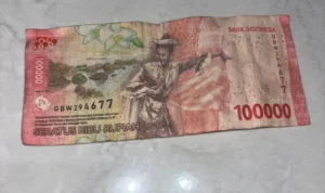 Aksi Cerdik Penjaga Konter di Tembung Gagalkan Transaksi Uang Palsu Pecahan Rp 100 Ribu kgkjwxhkehfrvqyskx