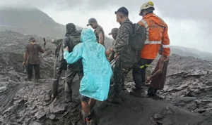 Erupsi Masih Berlangsung, Tim SAR Fokuskan Pencarian Korban Gunung Dukono di Radius 50 Meter dari Kawah krtgwsxzvzxt