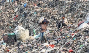 TPST Bantargebang Penuh, Pemprov DKI Larang Pembuangan Sampah Terbuka Mulai Agustus Besok krcwtxmzvaqhdjgtjmef