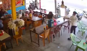 Balita Jadi Sasaran Lemparan Batu di Warung Bakso, Pelaku Diduga ODGJ kzqrgaqvxzgzbsejgtsha