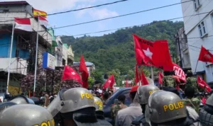 Kericuhan Pecah di Sentani, 10 Polisi Jadi Korban Luka dalam Pengamanan Demo mpvvhzajbxeggjrcd