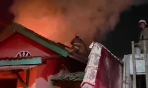 Api Muncul dari Lantai 2, Gudang Miras Semarang Dilalap Si Jago Merah msxfvkexjbwsvzj