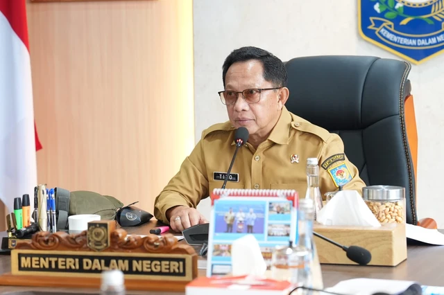 Tito Karnavian menjelaskan insentif Rp1 triliun untuk daerah dan penilaian dukungan program MBG.