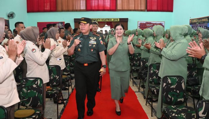 Lakukan Kunjungan Kerja di Tiga Lokasi, Mayjen TNI Rafael Suarakan Netralitas TNI