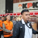 Bupati Anom bersama tersangka lain dalam OTT Bupati Pemalang Humas KPK