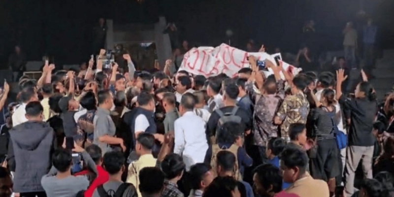 budiman sudjatmiko diskusi ugm ricuh