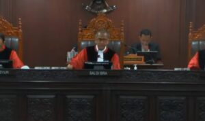 MK Beri Tenggat Dua Pekan bagi Roy Suryo dkk untuk Benahi Permohonant WhatsApp Image at