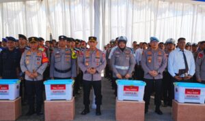 Kapolri Salurkan Tali Asih bagi Personel Polri Terdampak Bencana di Sumatera Barat Tali Asih Kapolri