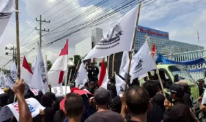 Eks Buruh Sritex Demo Tuntut Pesangon dan THR yang Belum Dibayar