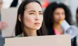 Silent Majority Terungkap: Mengapa Jutaan Orang Memilih Diam di Tengah Riuh Opini Publik? x