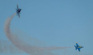 AS Unjuk Kekuatan, Jet F/A-18 Terbang Dekat Wilayah Udara Venezuela Selama Setengah Jam