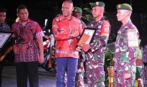 Terpisah, Serda Gugun mengaku sangat bangga akan penghargaan yang diberikan oleh Danrem pada dirinya. Bahkan, penghargaan yang ia terima saat ini