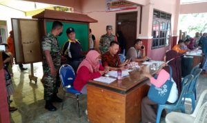 Babinsa Dan Nakes Tambak Menjangan Peduli Kesehatan
