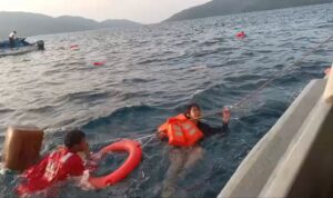 Prajurit TNI AL Berhasil Evakuasi Korban Laka Laut Di Perairan Tarempa