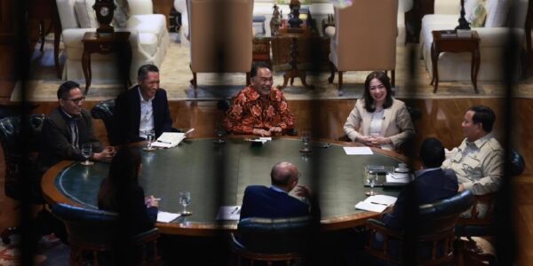 Presiden melangsungkan diskusi dan wawancara bersama sejumlah jurnalis pengamat dan pakar meng