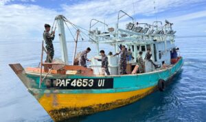 Jaga Hubungan Lintas Batas, Aparat Gabungan Indonesia Serahkan Kapal Ikan Asing ke Maritim Malaysia ff e eb befae