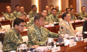 Hadapi Tantangan Multidimensi, Kasad Jenderal Maruli Paparkan Kesiapan Tempur TNI AD di DPR RI cd ad bbec