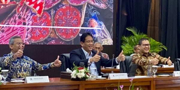 Menteri Keuangan Purbaya Yudhi Sadewa (tengah) saat konferensi pers di Jakarta Kamis Desember (Foto RMOL Alifia Dwi)