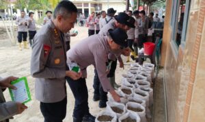 Bangkit dari Banjir, Ribuan Karung Tanam Diserahkan Kapolda Aceh untuk Warga Aceh Tamiang e ce bb b afd