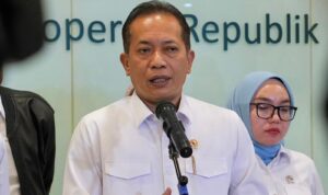 Menkop Ferry Juliantono Siapkan Aturan Khusus Keanggotaan KDKMP bagi Penerima Bansos fd fdb b bd dbce