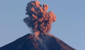 Java Vulkan Semeru näher Rauchwolke