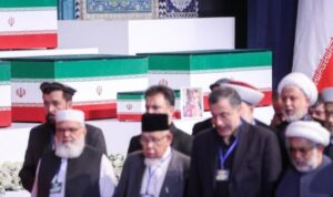 Publik Bertanya, Mengapa Mojtaba Khamenei Tidak Hadiri Pemakaman Ayahnya? photo