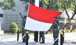 Tegaskan TNI Sebagai Garda Terdepan Dan Benteng Bangsa, Asops KASAL Pimpin Upacara 17 an