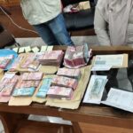Barang bukti yang diamankan KPK saat berldah kantor BPN Jatim Foto Tim Penyidik KPK