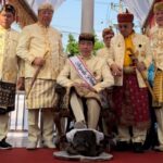 Jokowi injak kepala kerbau