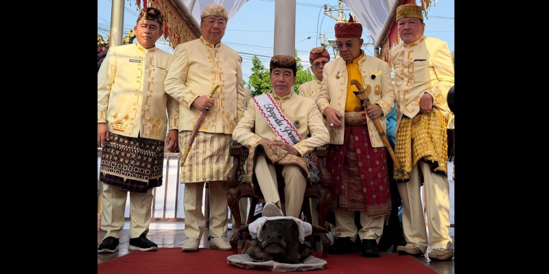 Jokowi injak kepala kerbau