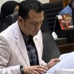 martin jas putih