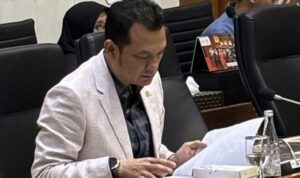 martin jas putih