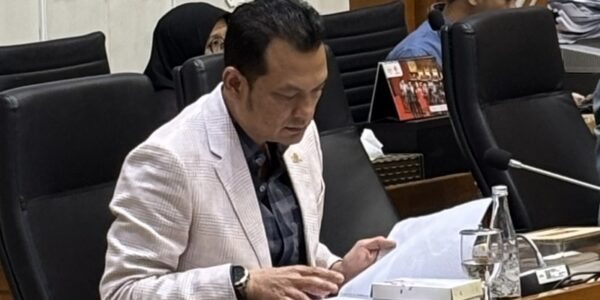 martin jas putih