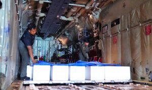 TNI Kerahkan Hercules Angkut 3,6 Ton Bahan Semai untuk Penanganan Karhutla bf deb eebaee