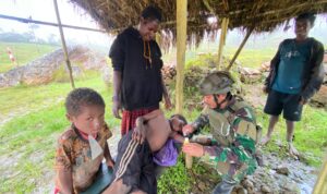 Warga Apresiasi Satgas TNI Obati Anak Papua di Arugia