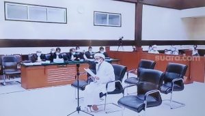 50120-habib-rizieq-membacakan-pledoi