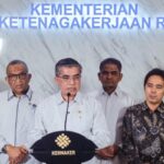 Pemerintah mendorong transformasi pola kerja di sektor perkantoran dengan mengimbau perusahaan swasta, BUMN, hingga BUMD kmkr