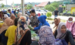 Dukung Kestabilan Daya Beli Masyarakat, TNI AL Selenggarakan Bazar Murah Di Kendari