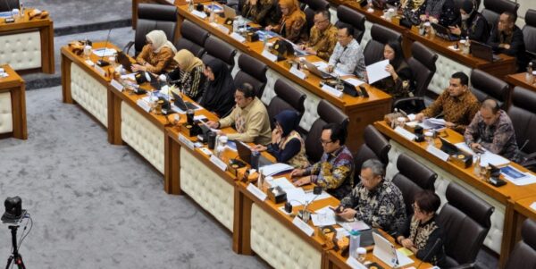 rapat Menekraf komisi vii faisal