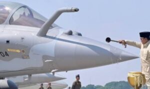 Presiden Prabowo menyiram air bunga ke Jet Tempur Rafale Baru TNI AU