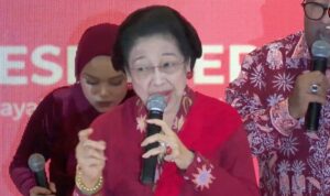 Megawati nyanyi