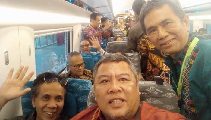 Kisah di Istana: Dari Uang Logam, Celana Jeans hingga Getuk