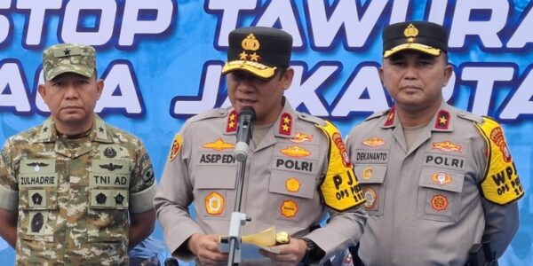 Kapolda Metro Jaya Irjen Asep Edi Suheri (tengah) RMOL